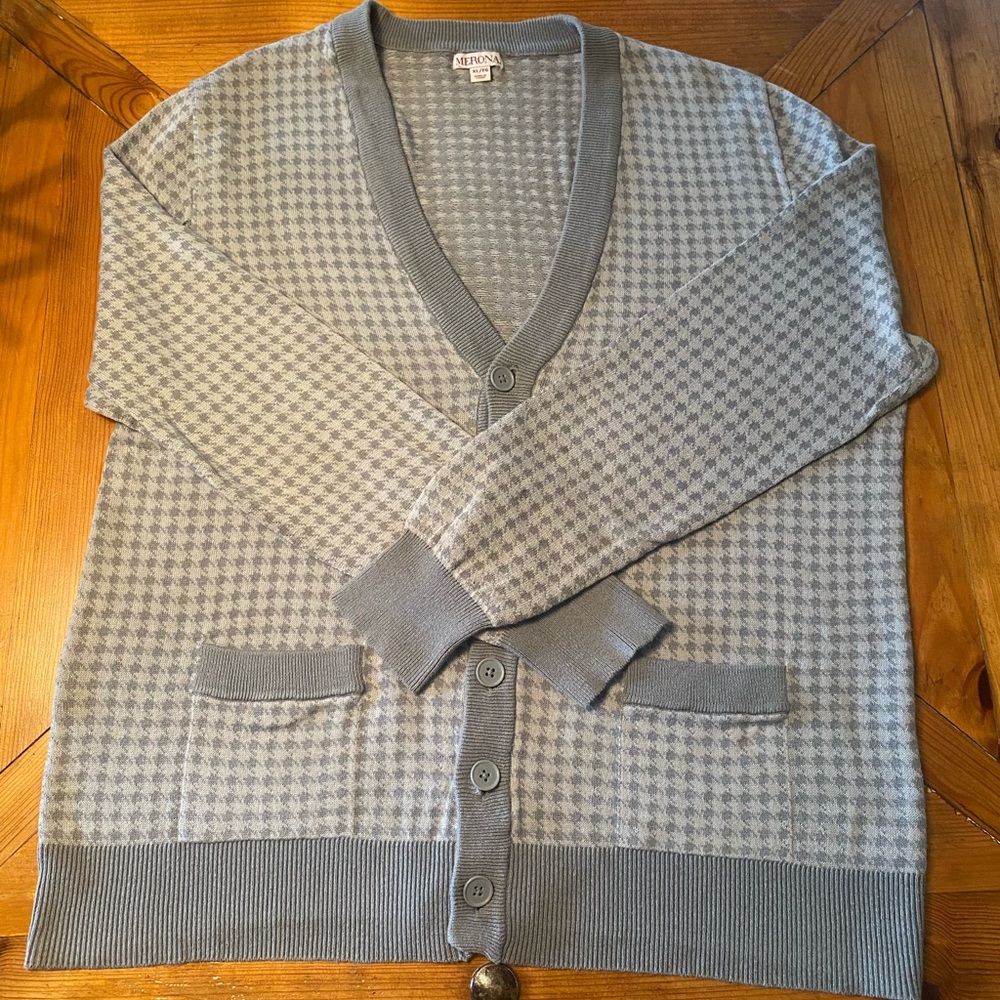 Men’s Gray Cardigan Sweater with Classic Houndstooth Pattern